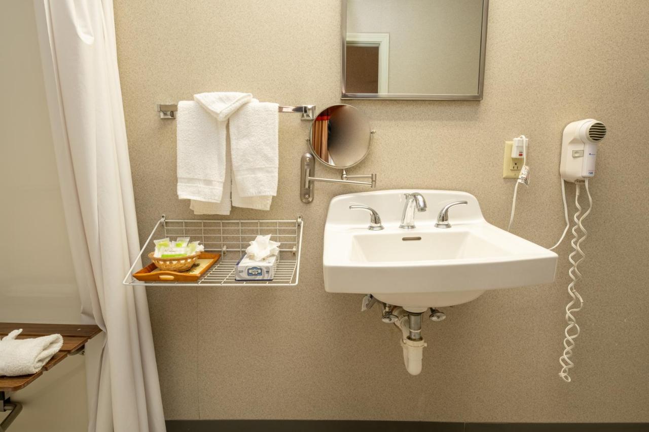 Hotel Hilltop & Suites, Near Foxwoods Casino